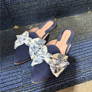 Margaux/Gal Meets Glam Navy Mules with Floral Bow Size 38